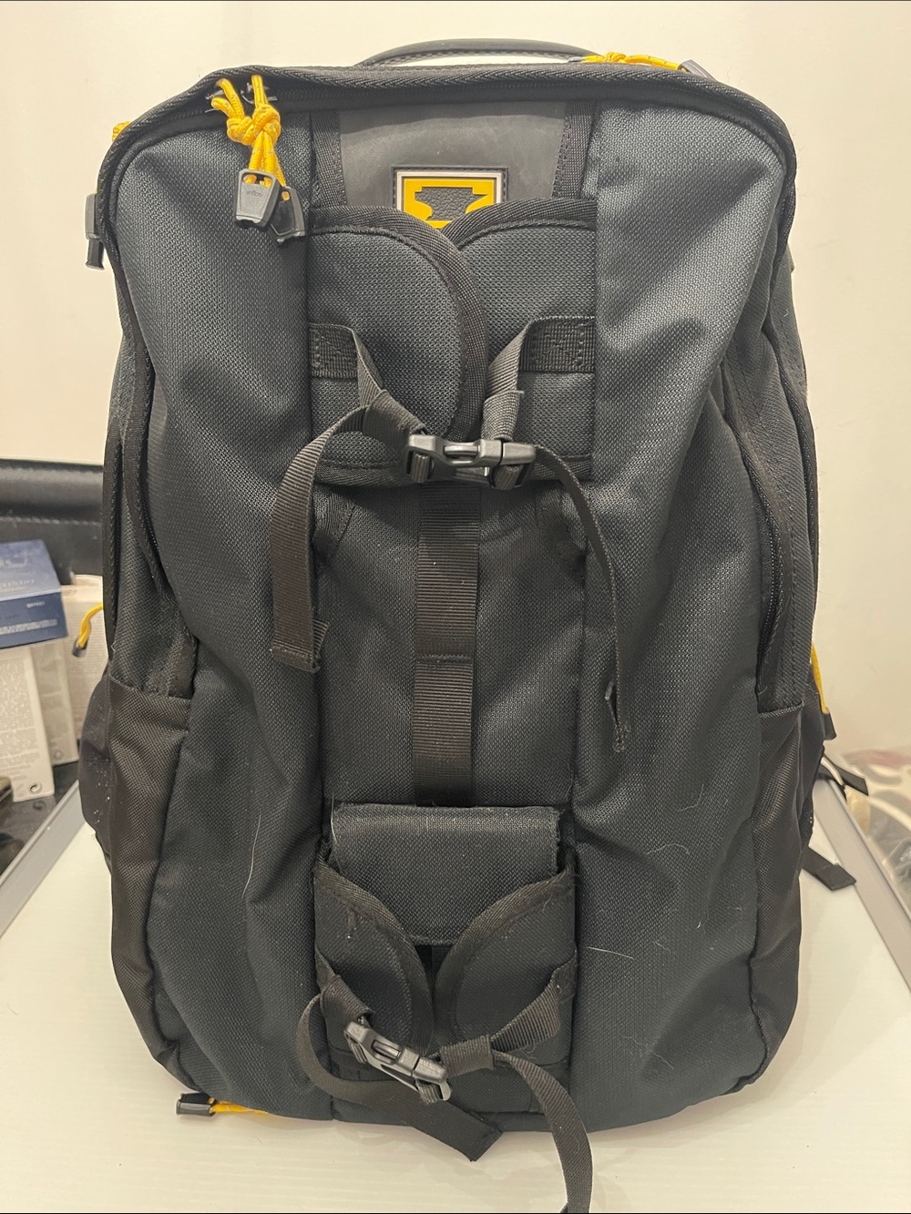 MOUNTAINSMITH PARALLAX CAMERA BACKPACK BLACK SIZE LARGE